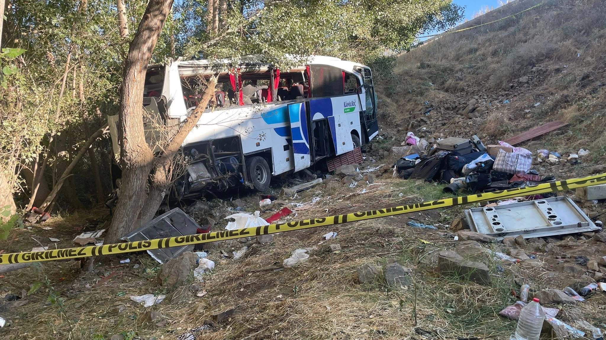 Haos u Srbiji: Krcat autobus sletio sa puta